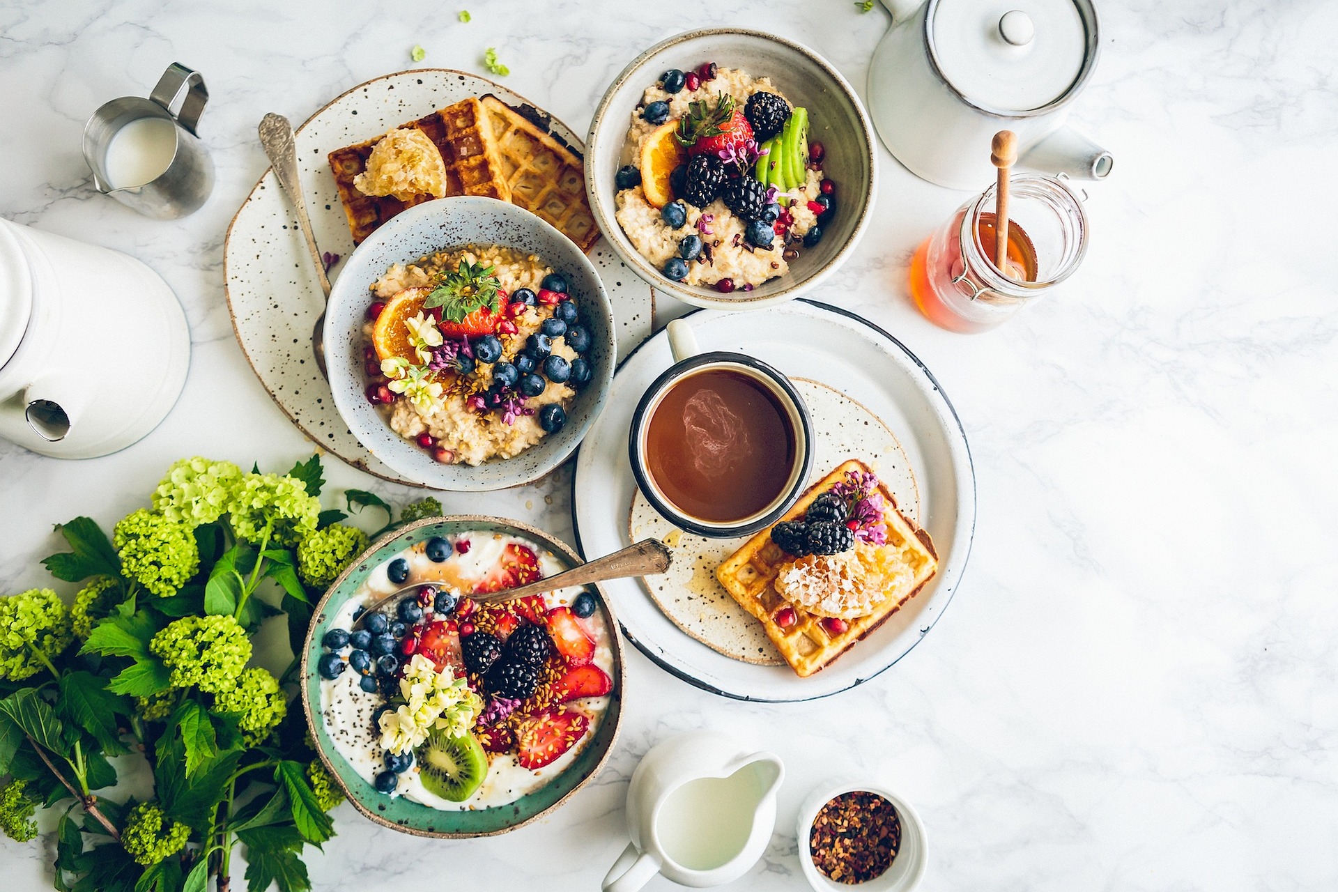 A table with healthy breakfast foods.